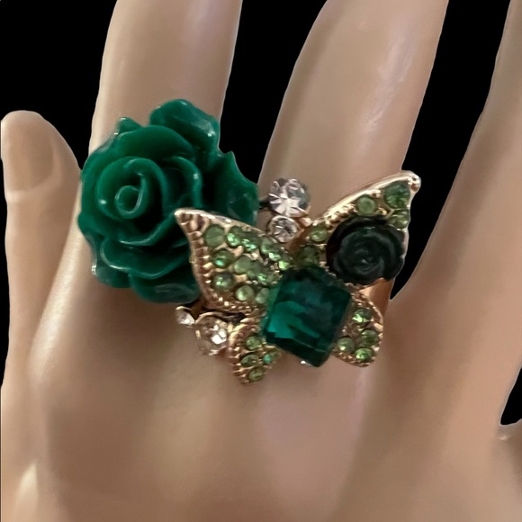 GREEN RESIN ROSE WITH CRYSTAL EMBELLISHED BUTTERFLY RING- - Picture 5 of 14